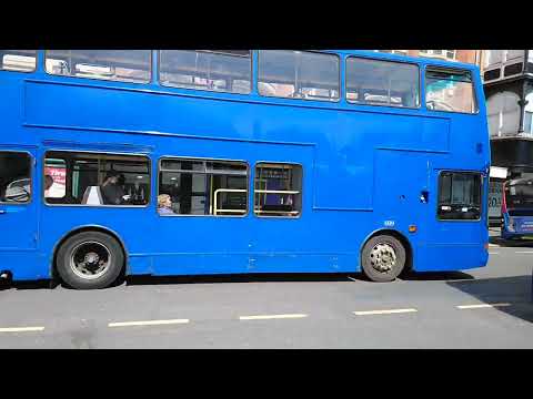 Morebus Volvo B7TL Plaxton President 1939 (Y739 TGH) flypast on the 1a to Somerford