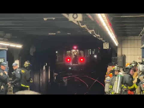 Two cars become detached from 4 train in the Bronx