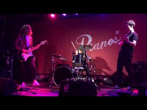 Max Viner - People (Live from #thePianos)