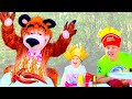 Stacy e pai jogam restaurante von Like N Stacy e pai jogam restaurante von Like N