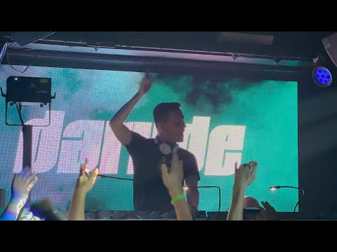 Darude - Sandstorm (Live in an underground nightclub)