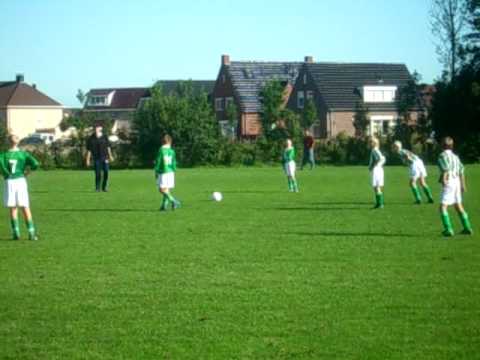 Doelpunt Wiebe vrije trap Rouveen FC Meppel D1