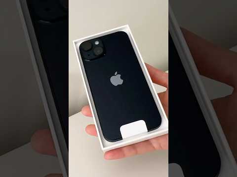 Unboxing the #iPhone 14 in Midnight 📱🤳
