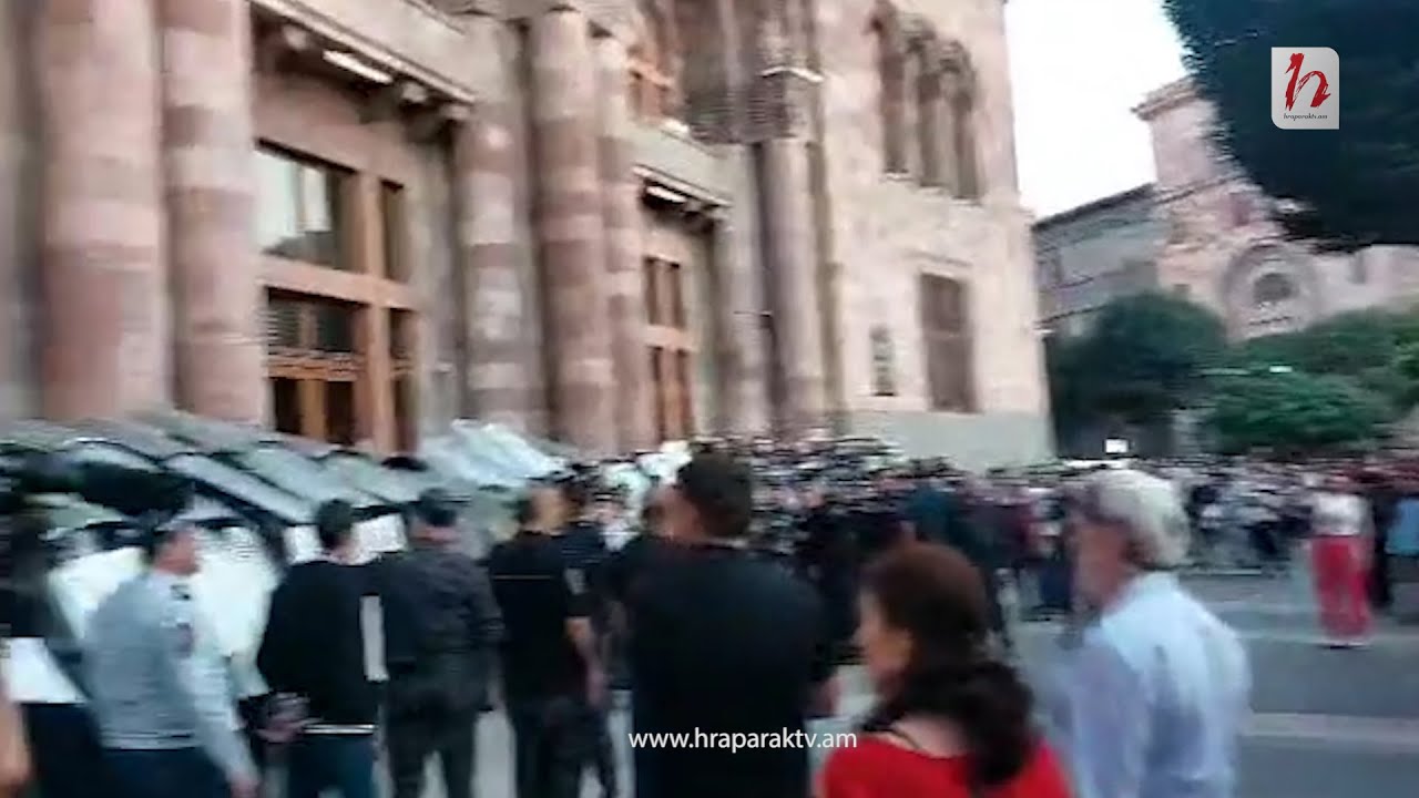 Իրավիճակը կրկին լարվում է կառավարության դիմաց