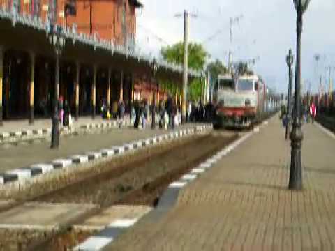 Tren Accelerat 1765 Iasi - Timisoara Nord soseste in Suceava cu EA139 - 11.05.2008