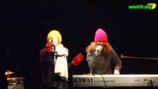 Coshiva &amp; Violetta Parisini (The Crowd by The Cat Empire)