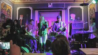 Amor de mujer en vivo