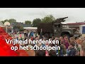 Een neergeschoten bommenwerper wordt door de kinderen in Steenbergen herdacht