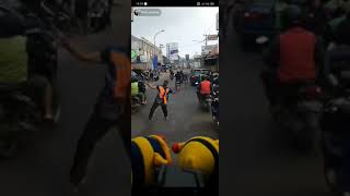 Download lagu TUKANG PARKIR GOYANG BASURI😱 #basuri#tunggaljaya#busviral#vidiobus indonesia#busmania#viral #fyp mp3