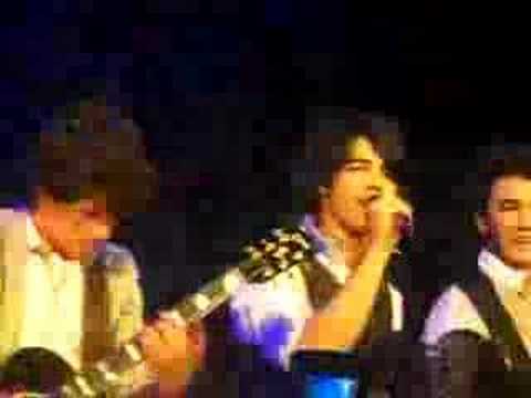 Jonas Brothers Islington,London 10/4/08 - Hello Beautiful
