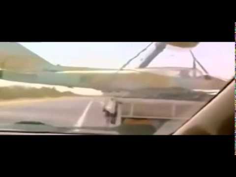 : ليبي ينقل طائرة حربية إلى منزله