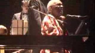 It hurts to be in love - Ray Charles live