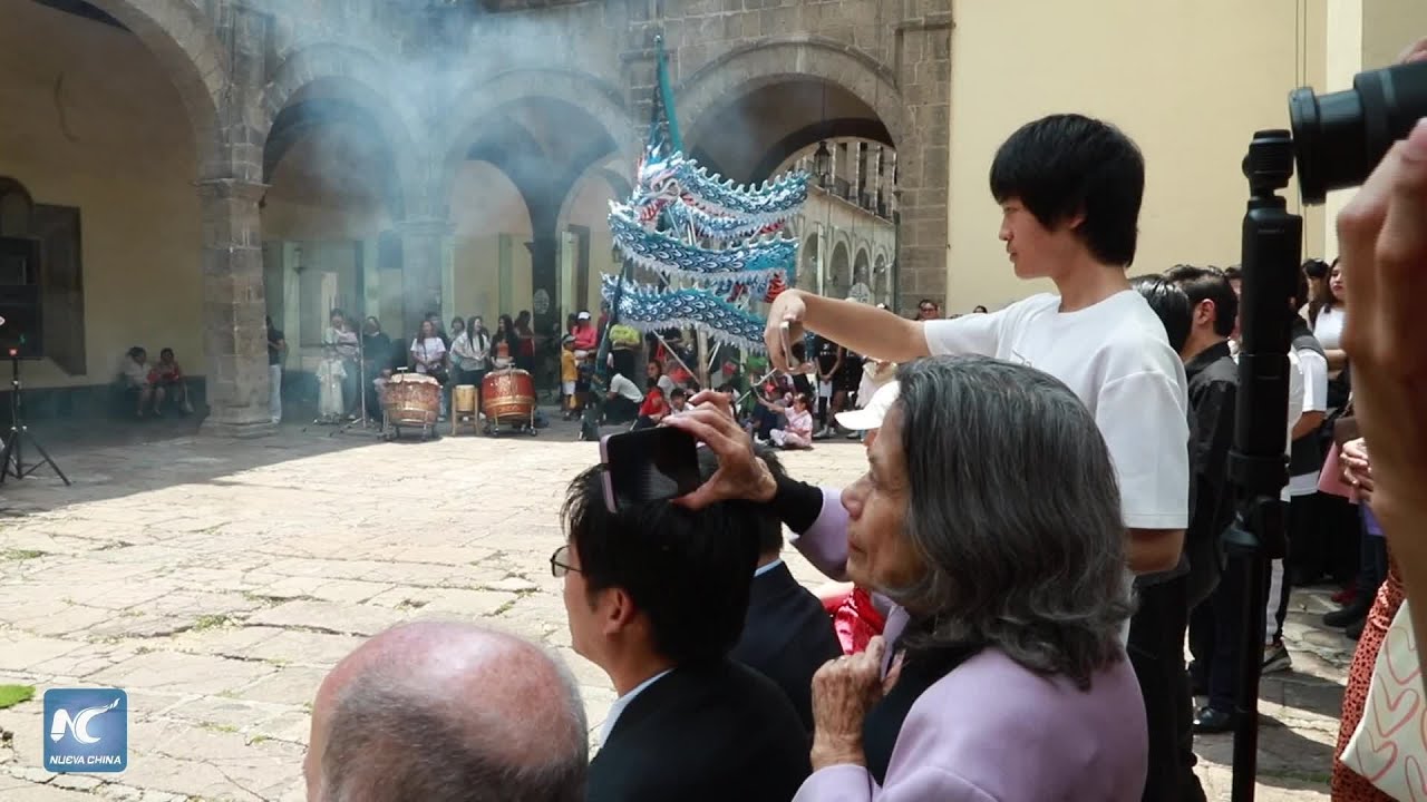 Cientos de estudiantes mexicanos y chinos celebran el Día del Idioma Chino en Ciudad de México