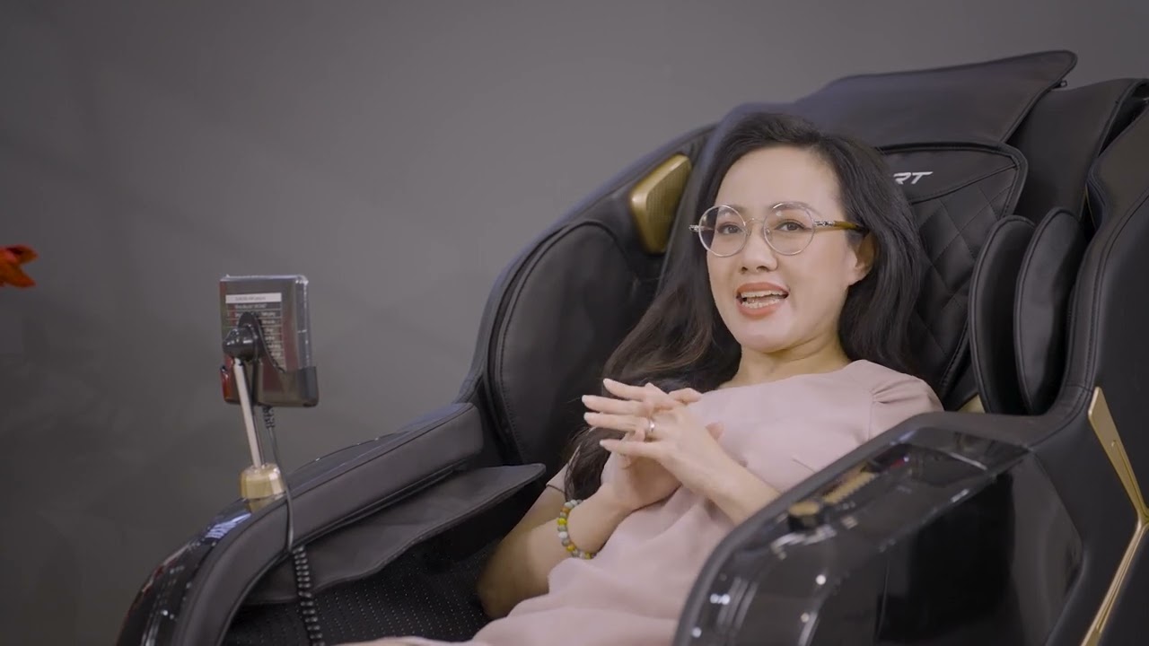 BTV Hoài Anh Hoàn Toàn Bị Chinh Phục Bởi Ghế Massage ELIP O4