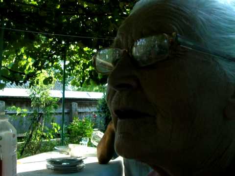 2009 15 aug. Despre bunicu cu verisoara Maria Manolache din Preutesti Neamt.MOV