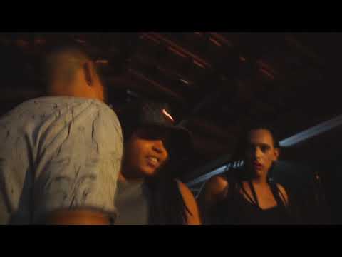 Paulinha Xcamosa - Vem pro combate ( CLIPE OFICIAL )