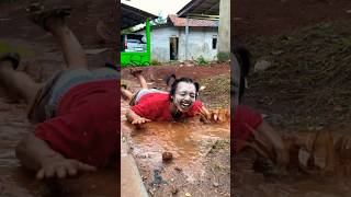 Download lagu Stupid Kid Gets Left Out in the Rain❗️ mp3