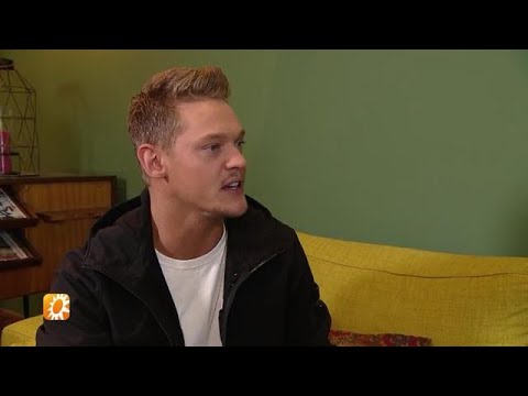 Ferry Doedens doet een boekje open over zijn eigen goede en slechte tijden - RTL BOULEVARD