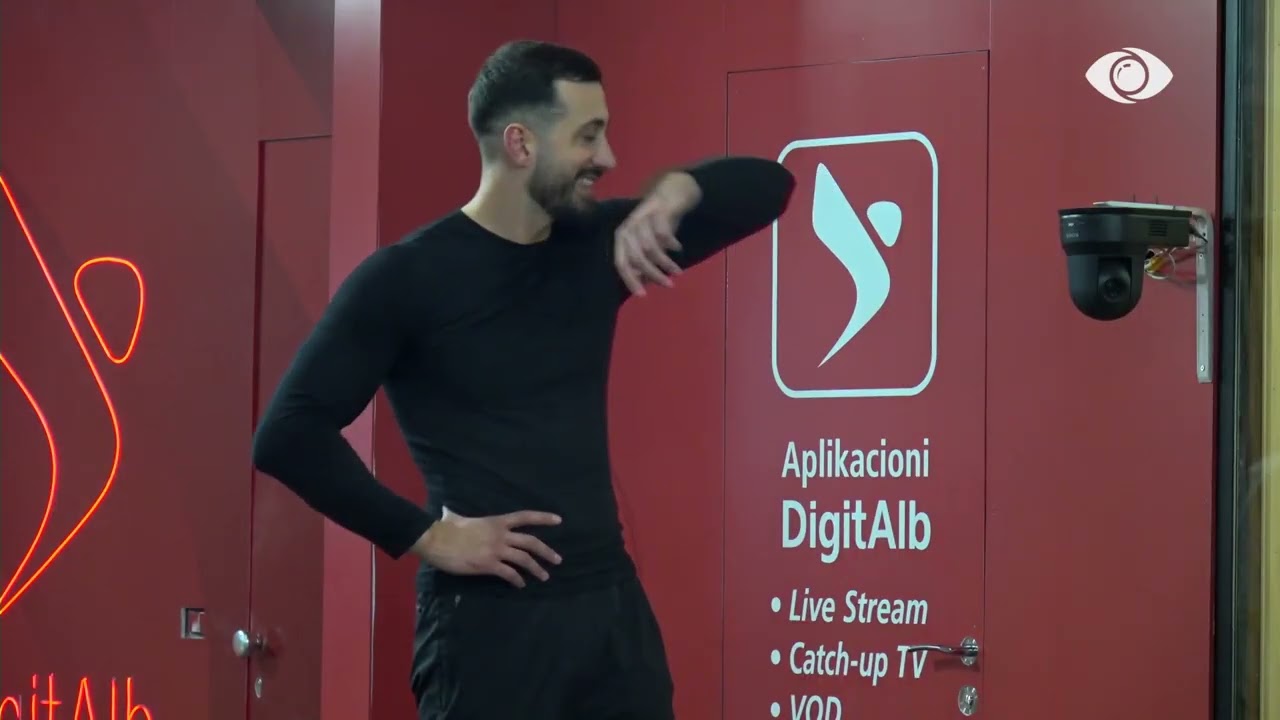 “Shumë urime…”/ Loredana përqafon dhe ngre në krah Valbonën