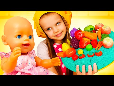 Maya helps mom to make a toy unicorn cake for baby dolls' party and other friends.