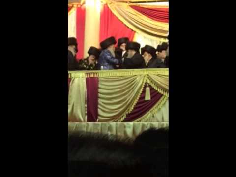 Bobover Rebbe dancing with the Belzer Rebbe at Viznitz - bobov Wedding