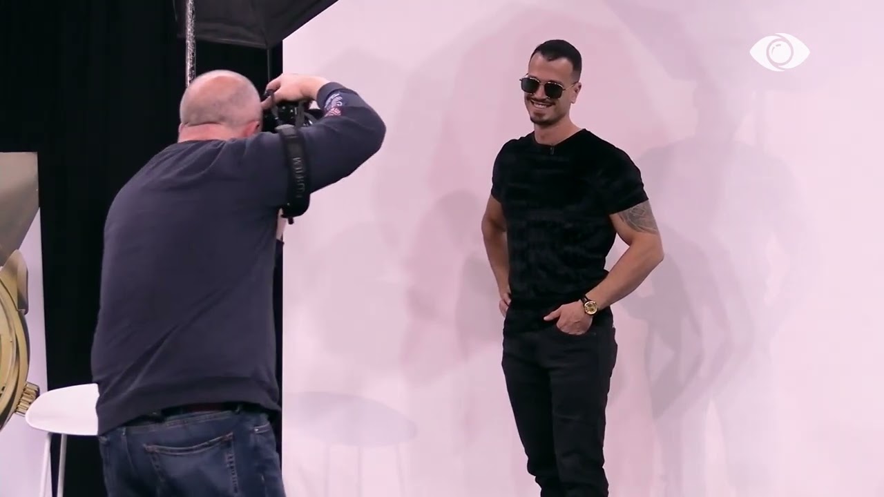 Mateo pozon me orën e Enzo Attini-t