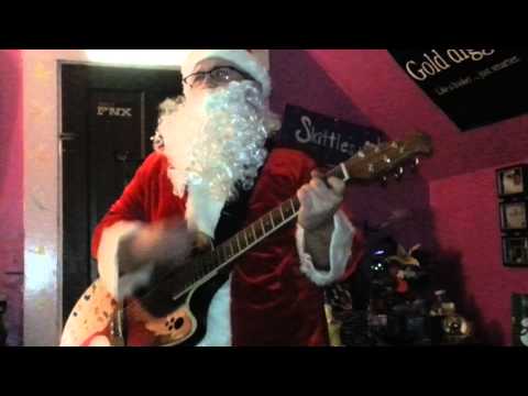 Gee Cash singing Feliz Navidad