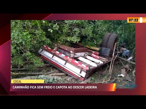Capotamento de caminhão carregado de madeira deixa três feridos em Cocal 20 05 2021