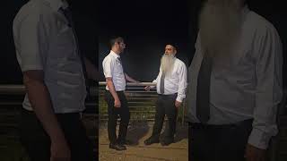 לשיר סליחות או לבקש? מחזק! #טיפ_לחיים #הרב_רפאל_זר #הרב_שמואל_זר  (הרב רפאל זר) - התמונה מוצגת ישירות מתוך אתר האינטרנט יוטיוב. זכויות היוצרים בתמונה שייכות ליוצרה. קישור קרדיט למקור התוכן נמצא בתוך דף הסרטון