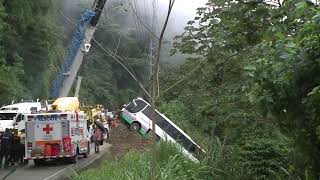 Trece Noticias, en vivo extracción del bus accidentado en Cambronero el sábado pasado