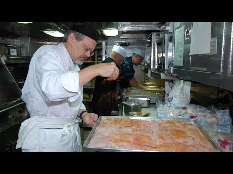 Kehidupan di Dapur Kapal Selam Nuklir Terbesar Senilai 64 TRILIUN