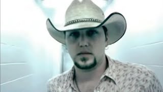 Musik-Video-Miniaturansicht zu She's Country Songtext von Jason Aldean