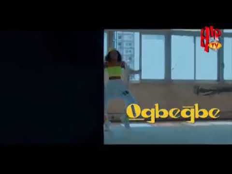 See how oritse femi reply to their fans