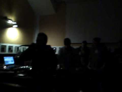 repperino gesta phonike freestyle molotov pub