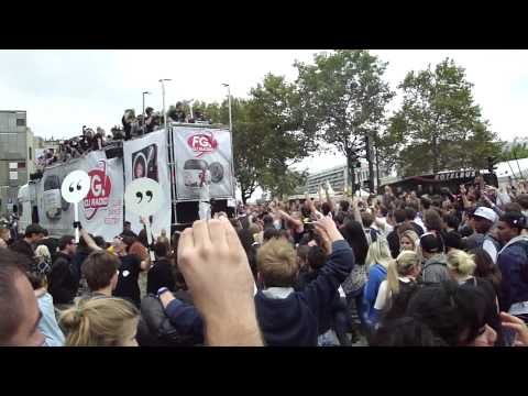 FG1 float @ techno parade in Paris 2011