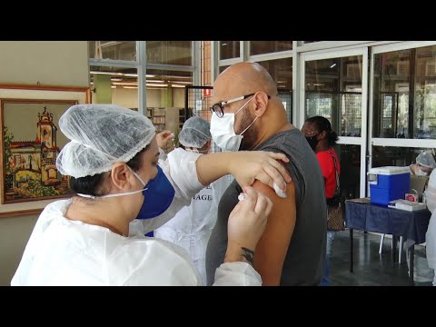RC inicia vacinação de profissionais da educação
