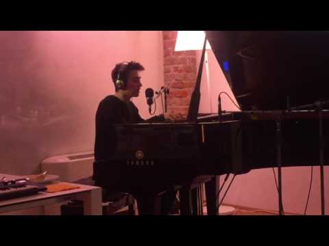 Jacob Collier plays  Blackbird live at Casa Bertallot Radioshow on www.bertallot.com