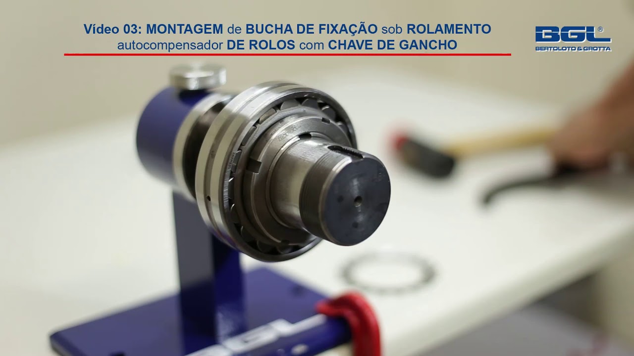 03  Montagem Bucha de Fixação sob Rolamento Autocompensador de Rolos com Chave de Gancho