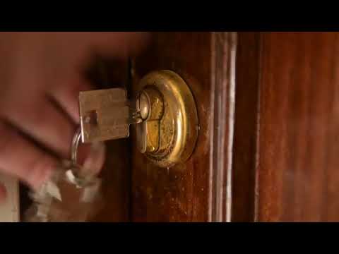 Locking and unlocking the door using keys sound effect