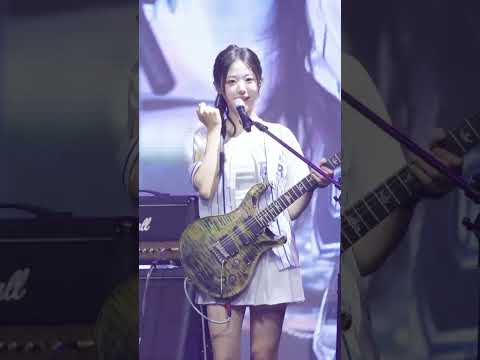 QWER 세레머니  260602