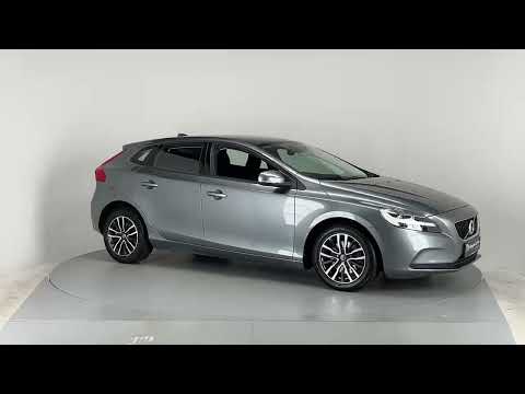 Volvo V40 Momentum T2  electrically Retractable W - Image 2