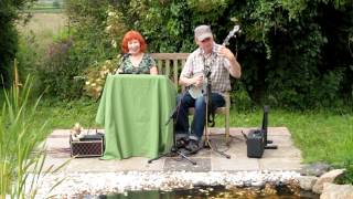 9 Volt Sessions - Fiona & Gorwel Owen - Hollowed Out Tree