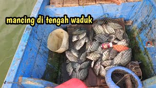 Download lagu TERNYATA SEGACOR INI MANCING DI TENGAH WADUK‼️- Mancing ikan nila liar waduk karangkates mp3