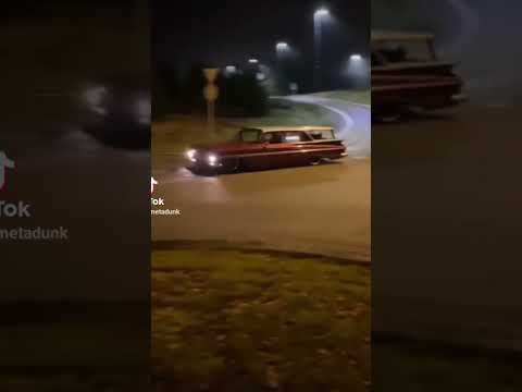 Vi åker raggarbil🚗💨 #fyp #viral #raggarbil #svenskamusik #trending #party #roadtrip #nylåt #carvibes