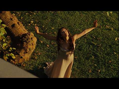 Laufey - How I Get (Official Lyric Video With Chords)