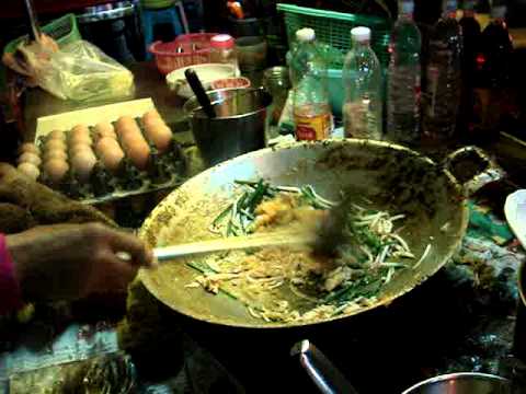 Demonstração de Pad Thai em Lopburi, Tailândia