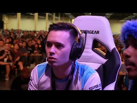 Evo 2017 Injustice 2 - Sonicfox vs Honeybee (top 8)