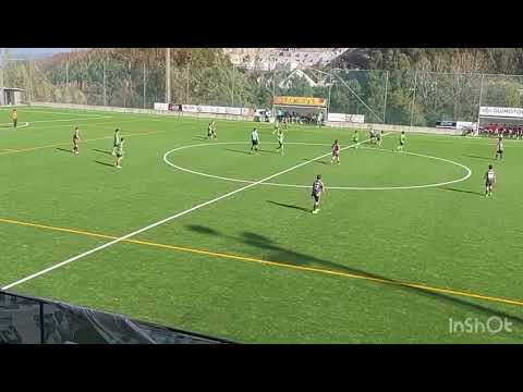 Boa desmarcação e bola picada sobre o guarda-redes