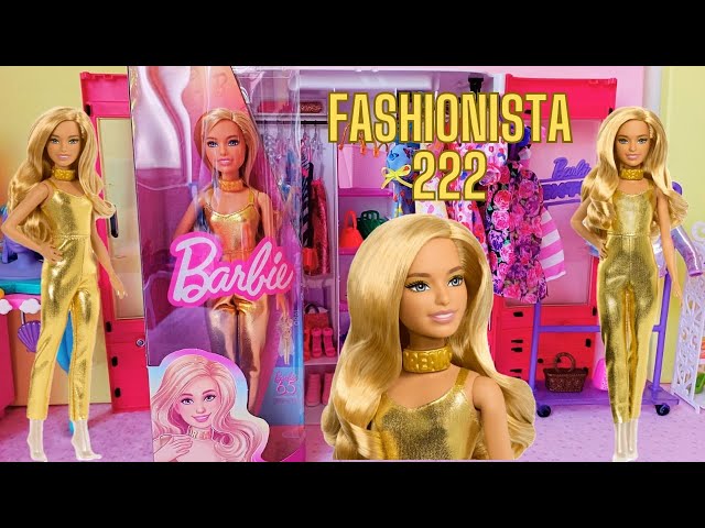 Vídeo relacionado con Barbie Signature Navidad Muñeca asiática de colección de Juguete con Vestido de Gala Dorado, Regalo +3 años (Mattel HJX07)