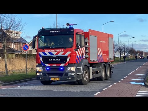 Verschillende Hulpdiensten met spoed naar een P1 ( GRIP 1 ) ( Grote Br ) BR industrie Keteldiep Urk